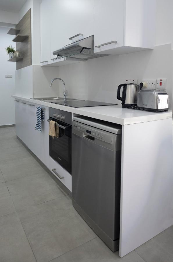 Lovely 2 Bed Apartment In Larnaca City Centre ภายนอก รูปภาพ