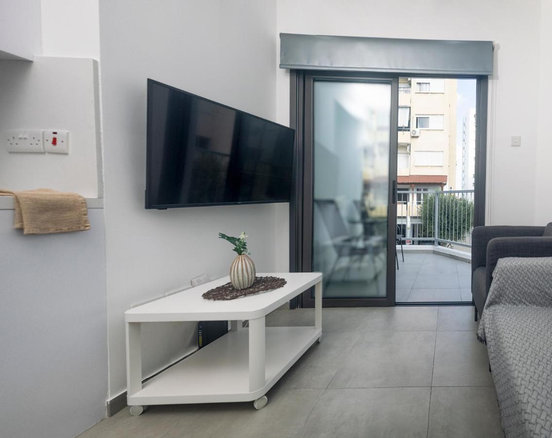 Lovely 2 Bed Apartment In Larnaca City Centre ภายนอก รูปภาพ